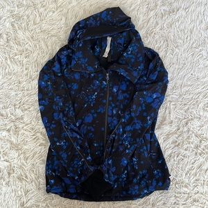 Lululemon Gather Me Slightly Jacket in Dandy Digie Porcelaine Black